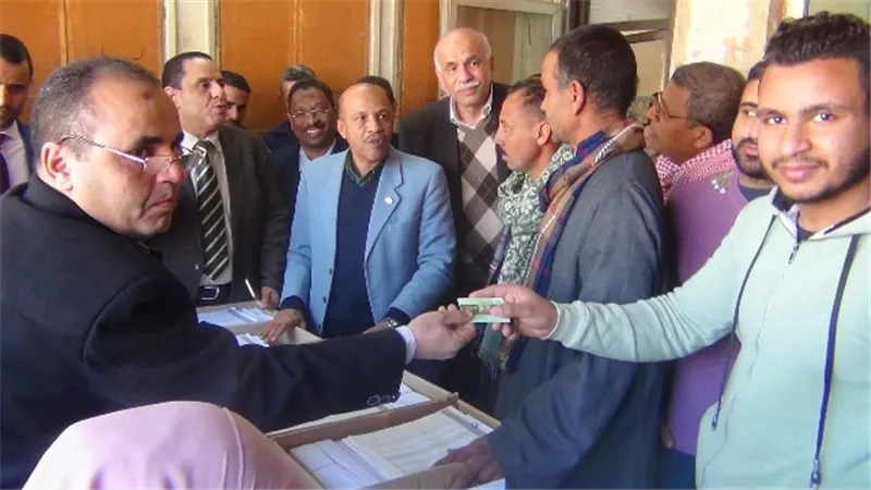 الزراعة تتابع استخراج الكارت الذكي في محافظة اسيوط