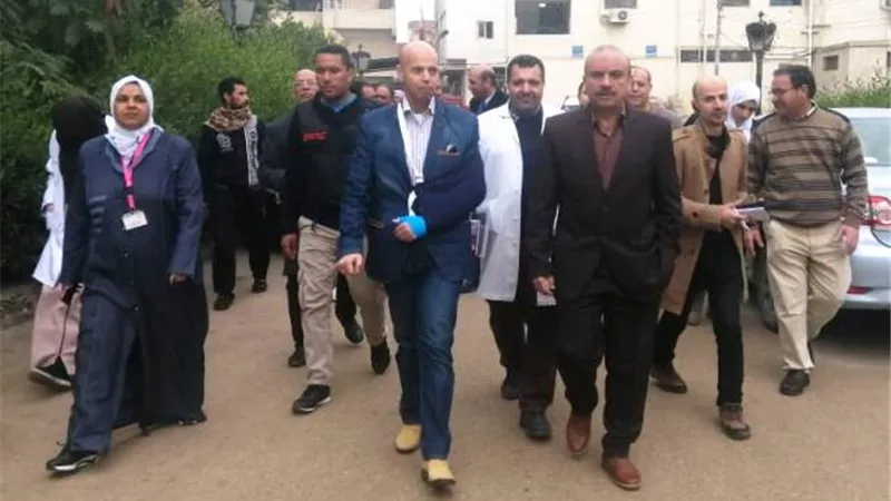 زيارة وكيل وزارة الصحة بالشرقية لمرضى مستشفى أبوكبير.. بالصور
