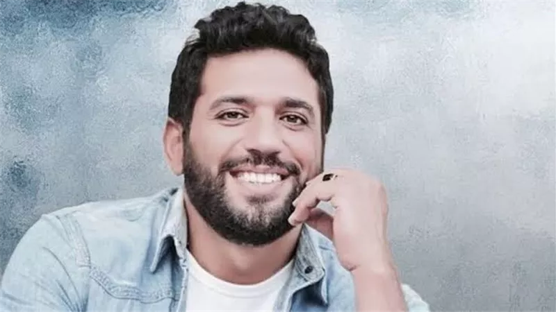 شاهد .. حسن الرداد فى حضن نجمتان
