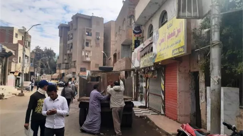 حمله لرفع الإشغالات بمدينة ناصر فى بنى سويف.. بالصور
