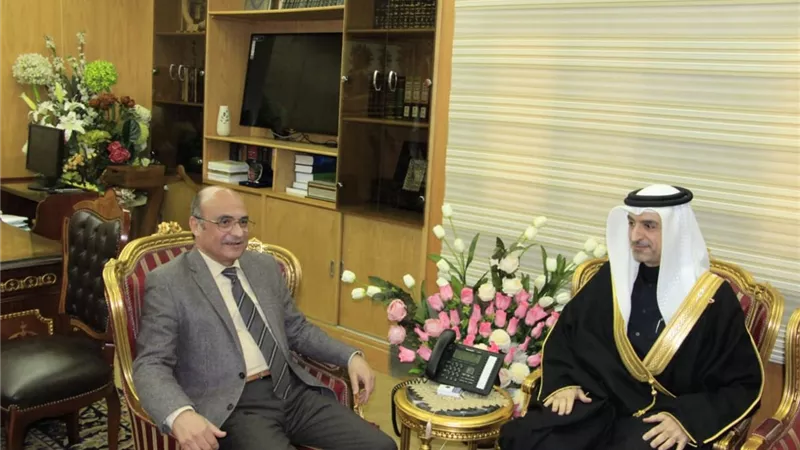 سفير البحرين بالقاهرة يلتقي وزير العدل و يؤكد على عمق العلاقات بين البلدين