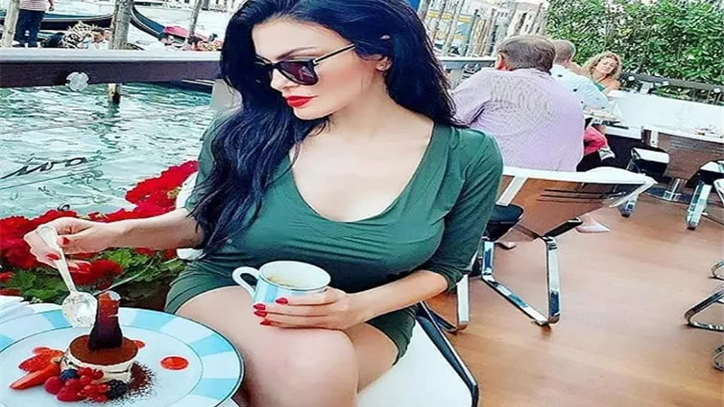 دارين حداد تبهر متابعيها بإطلالة مثيرة