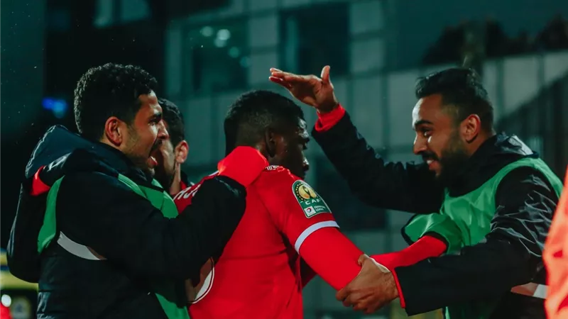 بالفيديو.. الأهلي يواصل تربعه على عرش الدوري بثلاثية أمام الطلائع