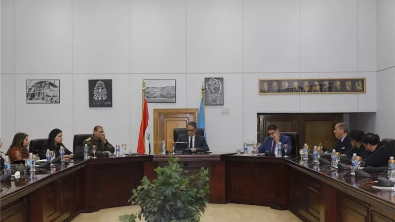 العناني يراجع اللمسات الأخيرة لاحتفالية نقل المومياوات الملكية