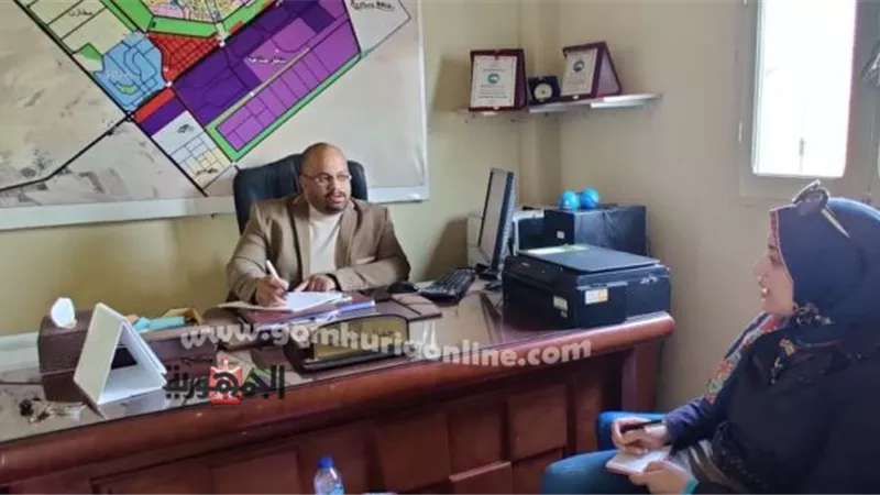 حكاية مهندس .. من شلل أطفال بالساقين إلى مدير عام أحياء شرق العاشر من رمضان
