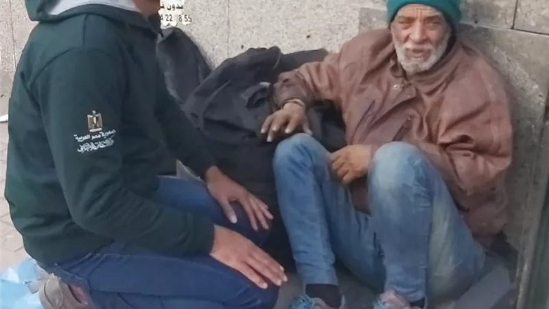 فريق اطفال وكبار بلامأوي بالقاهرة ينقذ مسن وينقله لدار عقيلة السماع