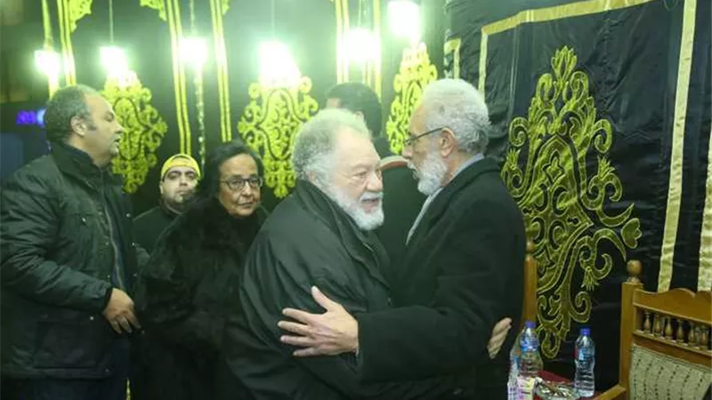 العلايلى والفخرانى فى عزاء المخرج لينين الرملي .. صور
