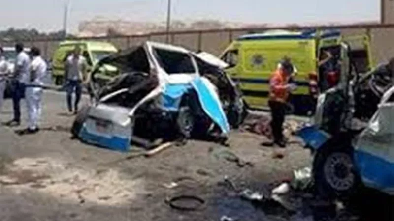 مصرع اثنين وإصابة 11 اخرين أثر تصادم ميكروباص مع جرار بالشرقية