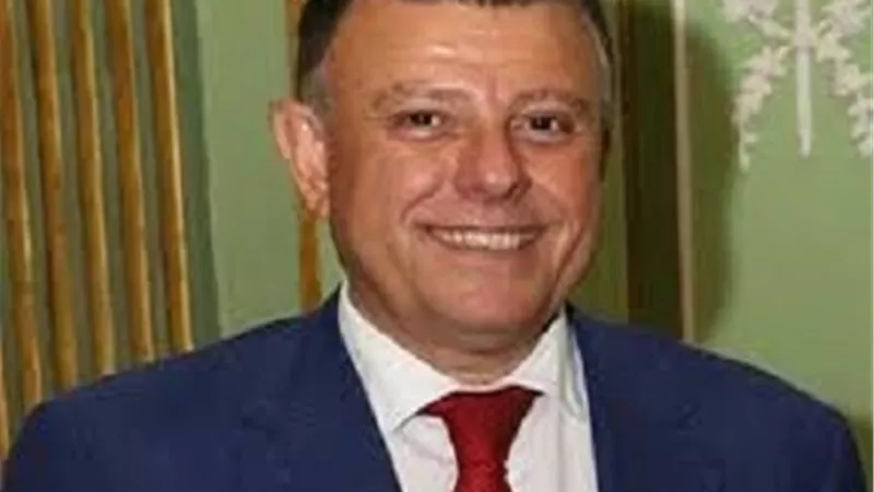أشرف عمر محمود عميداً لطب عين شمس