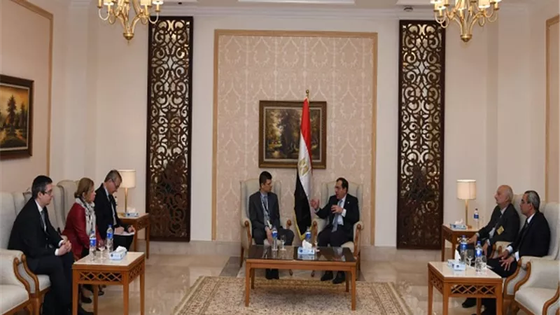 وزير البترول يبحث مع مفوض الخارجية المجرى أوجه التعاون المشترك