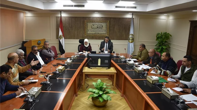 مناقشة تطوير شواطئ مطروح استعدادا لموسم الصيف السياحى