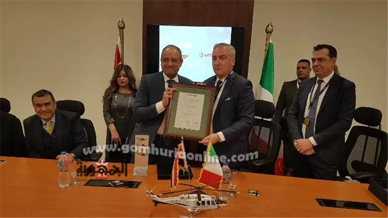 خدمات البترول الجوية توقع عقد شراء طائرتين هليوكوبتر.. صور وفيديو