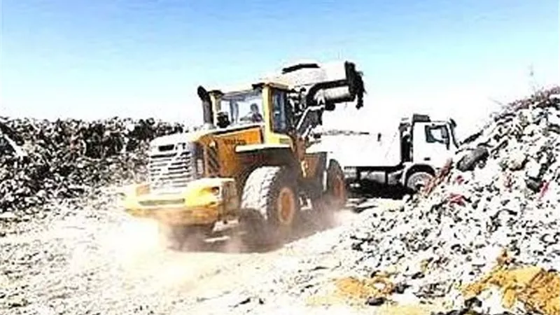 رفع ١٤٠ طن مخلفات زراعية على مدار الشهر الماضي بالوادى الجديد
