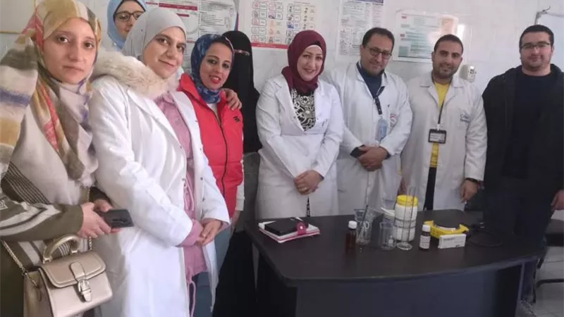 تفتيش الصيدلة الإكلينيكية بمستشفيات الشرقية يتدرب علي تحضير مستحض