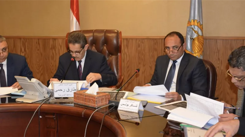 محافظ الغربية .. يناقش الموقف التنفيذى للمشروعات الجارية ونسب التنفيذ
