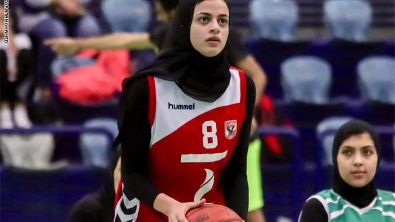 ثريا محمد: صلاح حريف فى كرة القدم وانا فى السلة