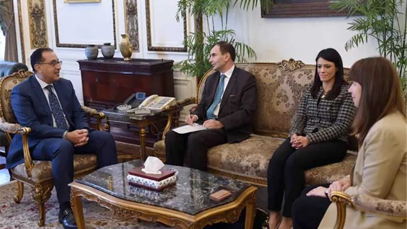 رئيس الوزراء يلتفى نائب رئيس البنك الأوروبى