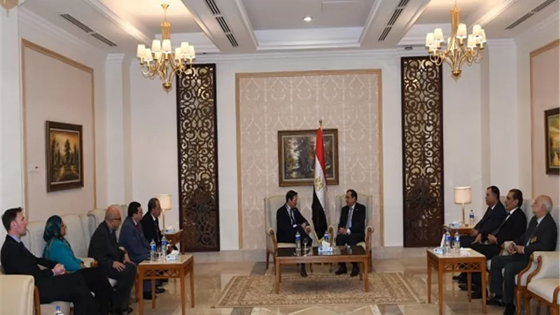 وزير البترول يبحث مع رئيس 