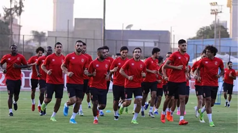الأهلى يقطع الطريق على الزمالك ويجدد لنجومه حتى 2024