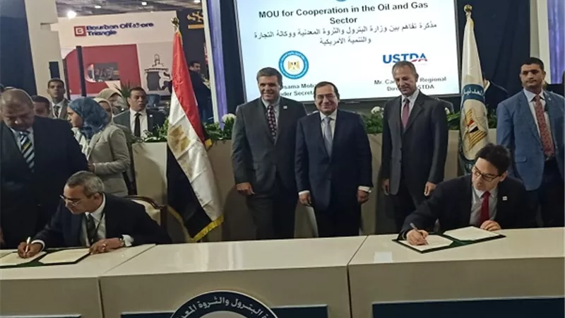 الملا يشهد توقيع ٧ اتفاقيات مع شركات البترول الأمريكيةوالبريطانية