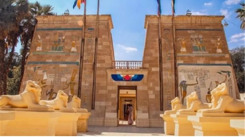 القرية الفرعونية تحتفل بعيد الحب بإقامة أول حفل زفاف فرعوني