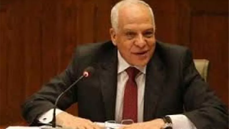 محافظة الجيزة توقع 3 عقود للتصالح فى مخالفات البناء بالطالبية