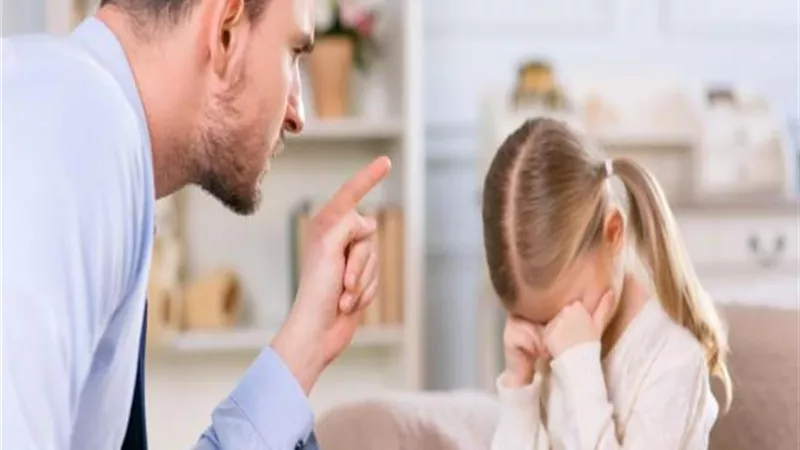 أساليب عقاب تدمر نفسية الطفل...أخطرها الحرق بالشمعة