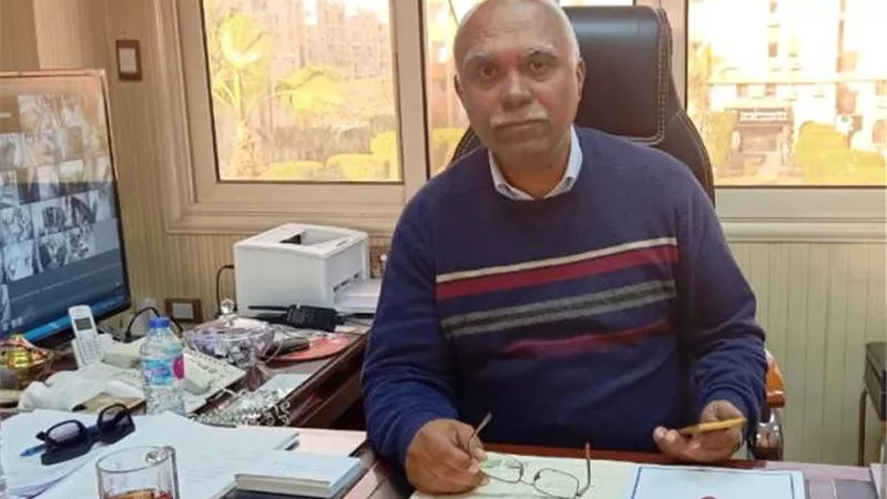 جهاز القاهرة الجديدة يغلق ويشمع 16 مكتب إدارى مخالف.. بالصور