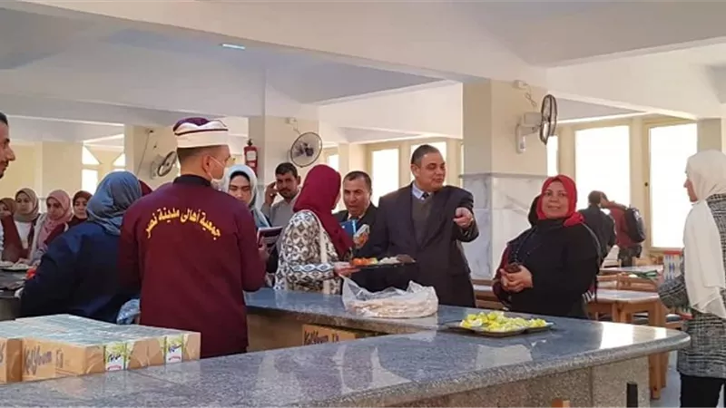 رئيس جامعة كفرالشيخ يتفقد مطعم المدينة الجامعية