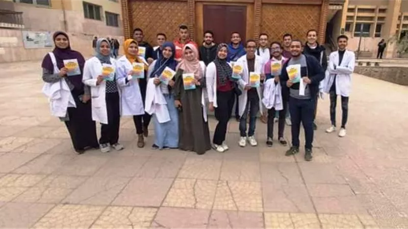 كلية التمريض بحلوان تنظم حملة توعوية عن فيروس كورونا.. بالصور