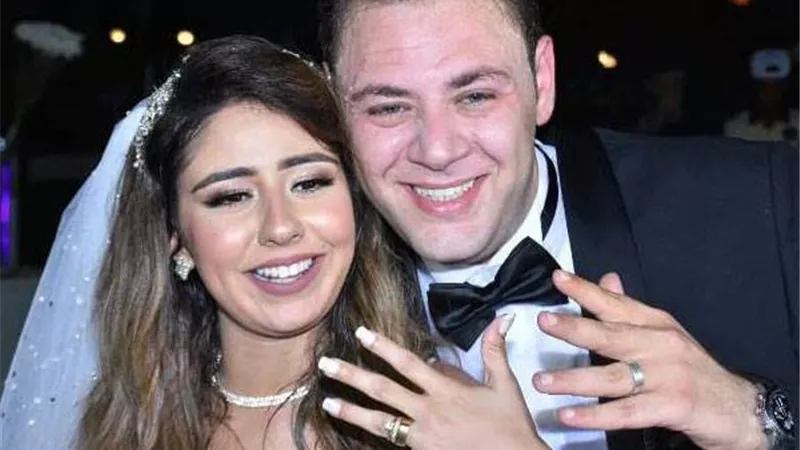 بعد زواج عام ونصف.. إنفصال محمد علي رزق عن زوجته سارة فهيم