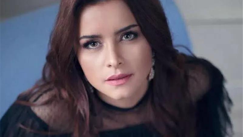 شاهد بالصور.. الفنانة نور اللبنانية ترتدى الحجاب