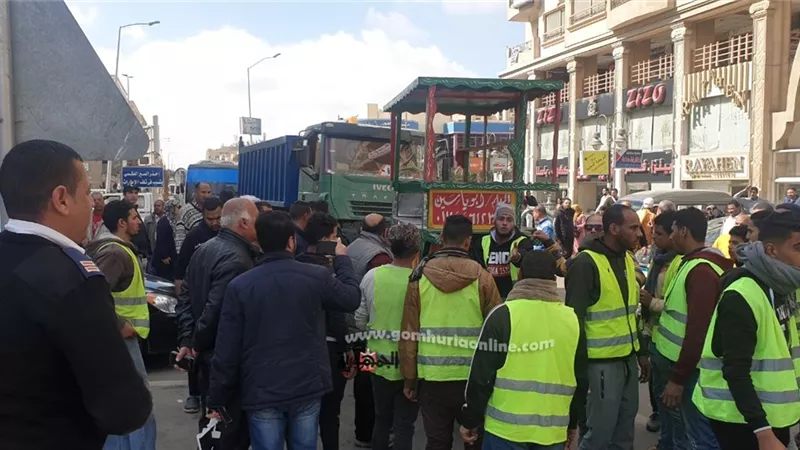 جهاز 6 أكتوبر يشن حملتين لإزالة الإشغالات بالمدينة .. صور