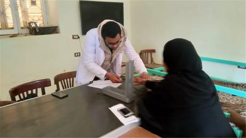 قوافل جامعة جنوب الوادى الطبية في قرى بأسوان