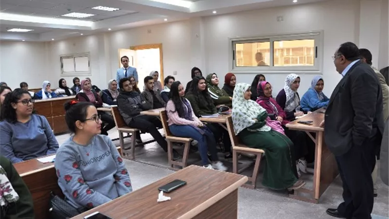 رئيس جامعة حلوان يفتتح تطوير منشآت كلية التجارة..بالفيديو