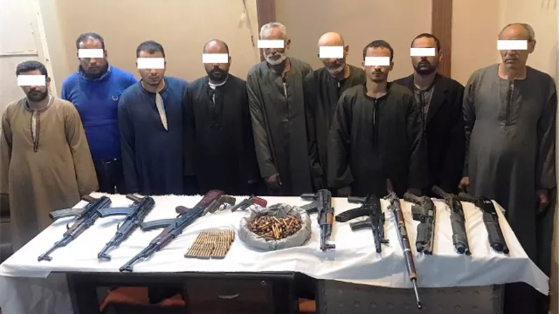 أمن أسيوط يتمكن من ضبط 11 سلاح و465 طلقة بقرية بنى فيز