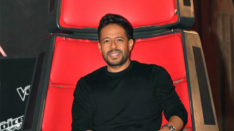 محمد حماقى يمازح متسابق ويطالب منه الغناء لنانسي