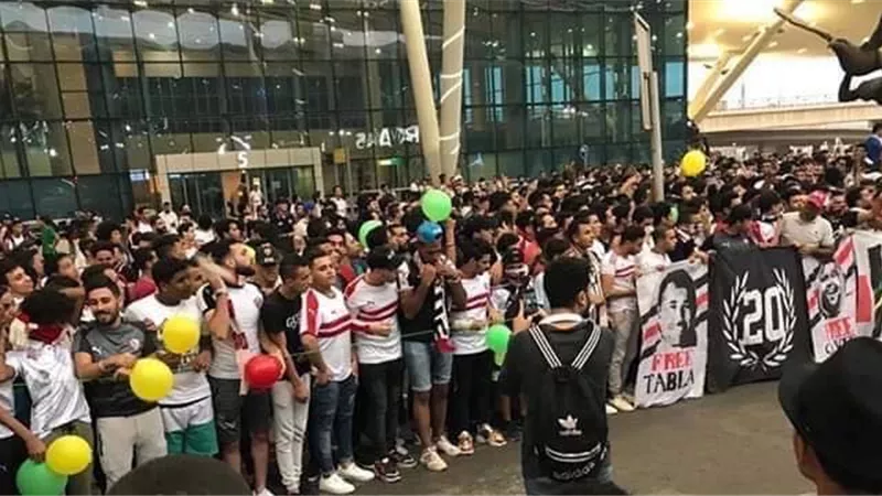 عقب تتويجه بالسوبر الإفريقى.. وصول لاعبى الزمالك الى مطار القاهرة