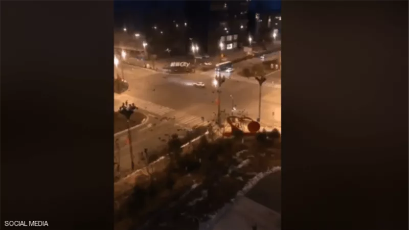تعرف على حقيقة آلاف الغربان التي تحلق فوق مدينة فيروس كورونا