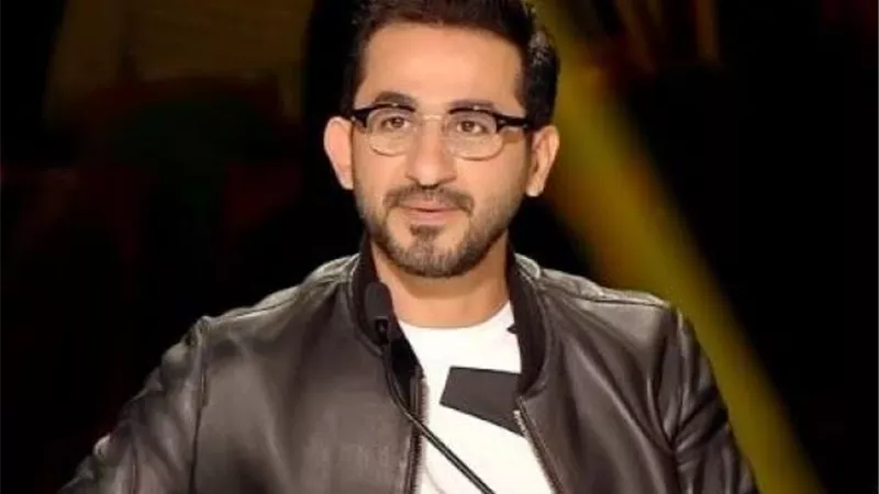 احمد حلمى يسقط على الارض فى اول ظهور له ب 
