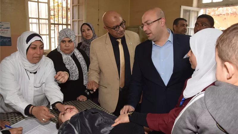 محافظ بني سويف يطلق إشارة التطعيم ضد شلل الأطفال