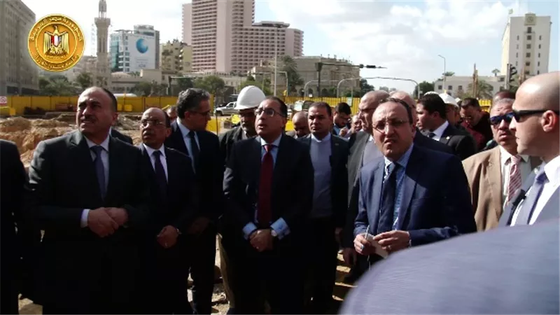 رئيس الوزراء يتفقد أعمال التطوير بميدان التحرير