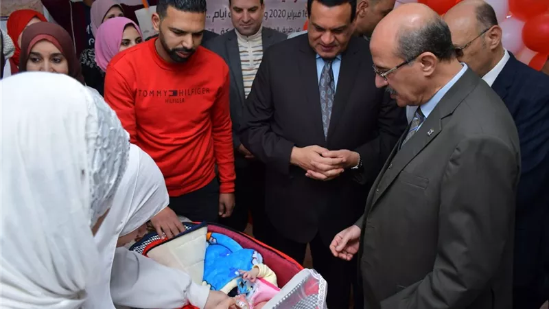 محافظ البحيرة يفتتح الحملة القومية للتطعيم ضد مرض شلل الأطفال