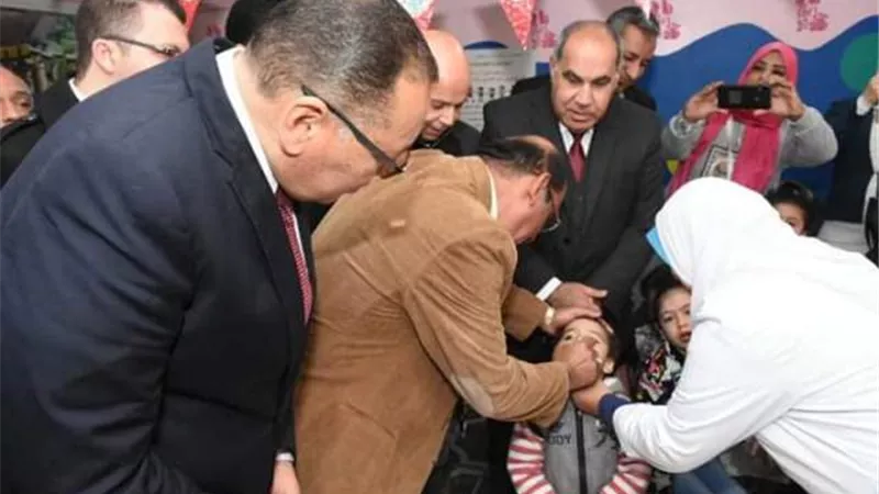 محافظ الشرقية يفتتح حملة التطعيم القومية ضد شلل الأطفال
