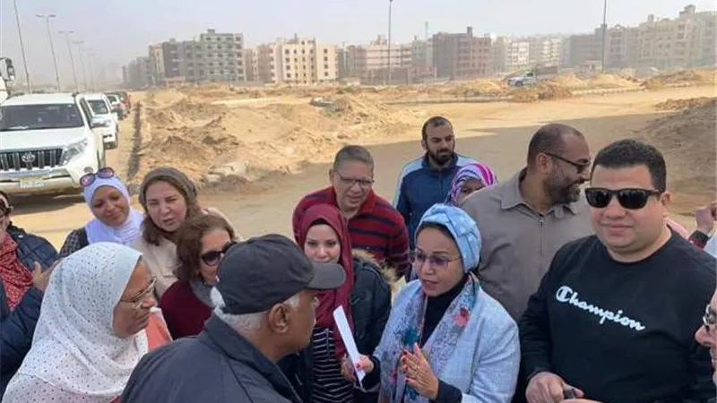 تفاصيل اجتماع رئيس جهاز القاهرة الجديدة بسكان حى اللوتس..بالصور