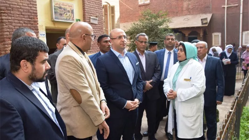 محافظ بنى سويف يتابع الخدمه بمستشفى الرمد.. بالصور