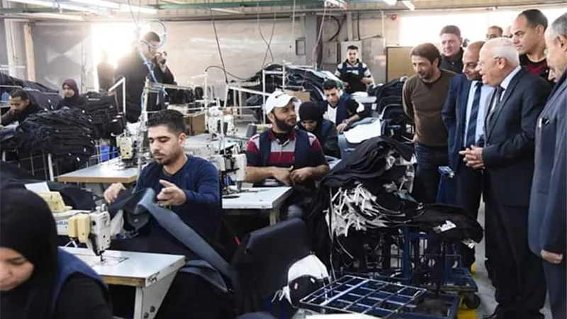 محافظ بورسعيد يتفقد مصانع آكاى للملابس الجاهزة بالمنطقة الصناعية
