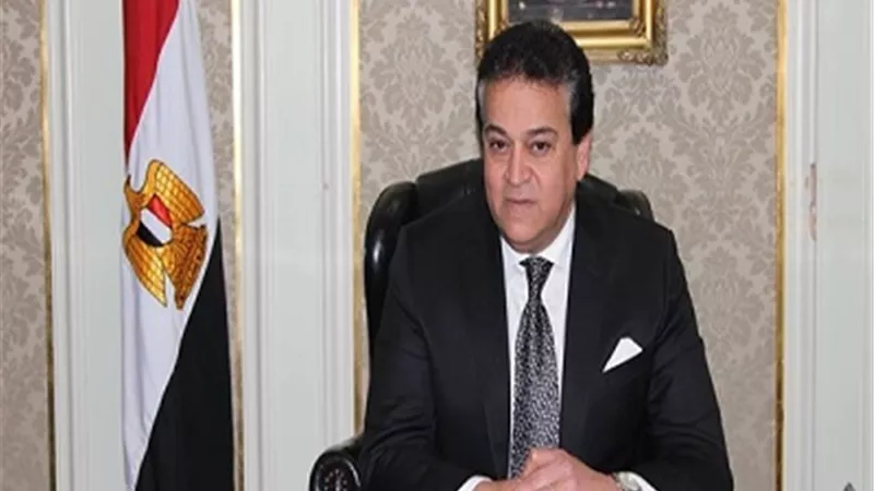 وزير التعليم العالي يتلقى تقريراً حول تقييم البرامج الجديدة بالجامعات