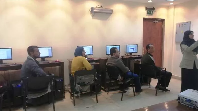 دورة تدريبية لتمكين ذوى الاحتياجات الخاصة للحاسب الآلى..بالصور