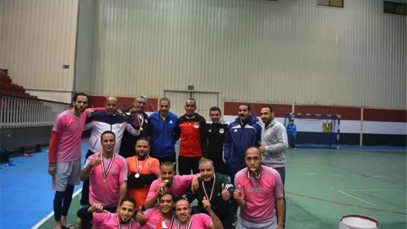 منتخب جامعة أسيوط لكرة القدم الخماسية يفوز بكأس دورى المصالح الحكومية..بالصور